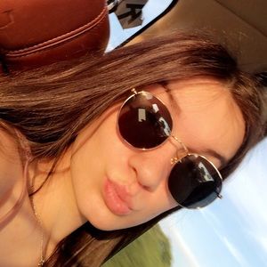 Meet your Posher, Macy